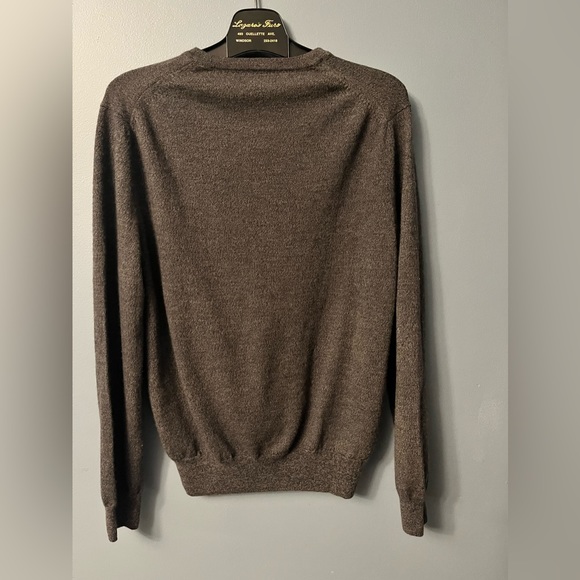 Express Italian Merino Wool Mens V Necked Sweater in Pristine Condition!! - Picture 6 of 8